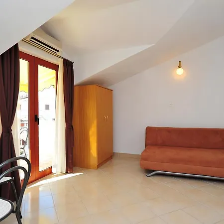 Apartment Ana Pakostane