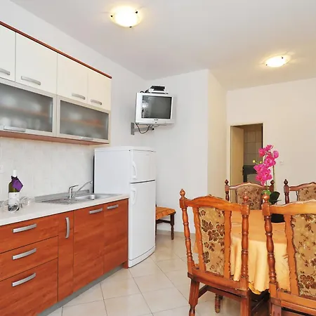 Ana Apartment *
