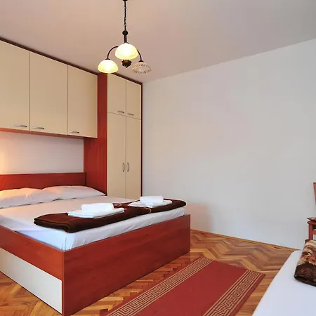 Apartment Ana Pakostane