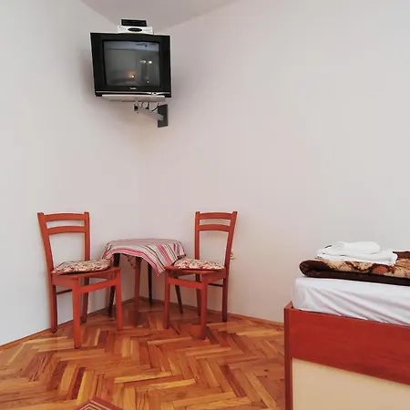 Ana * Pakoštane