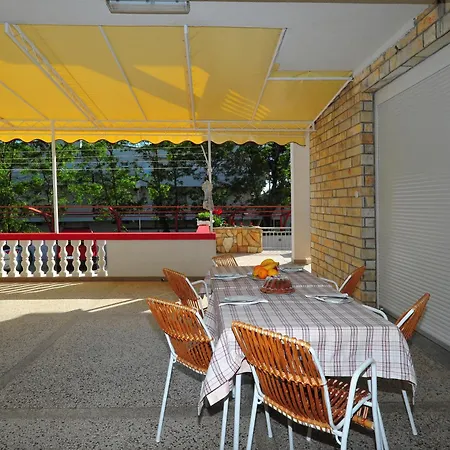 Apartment Ana Pakostane